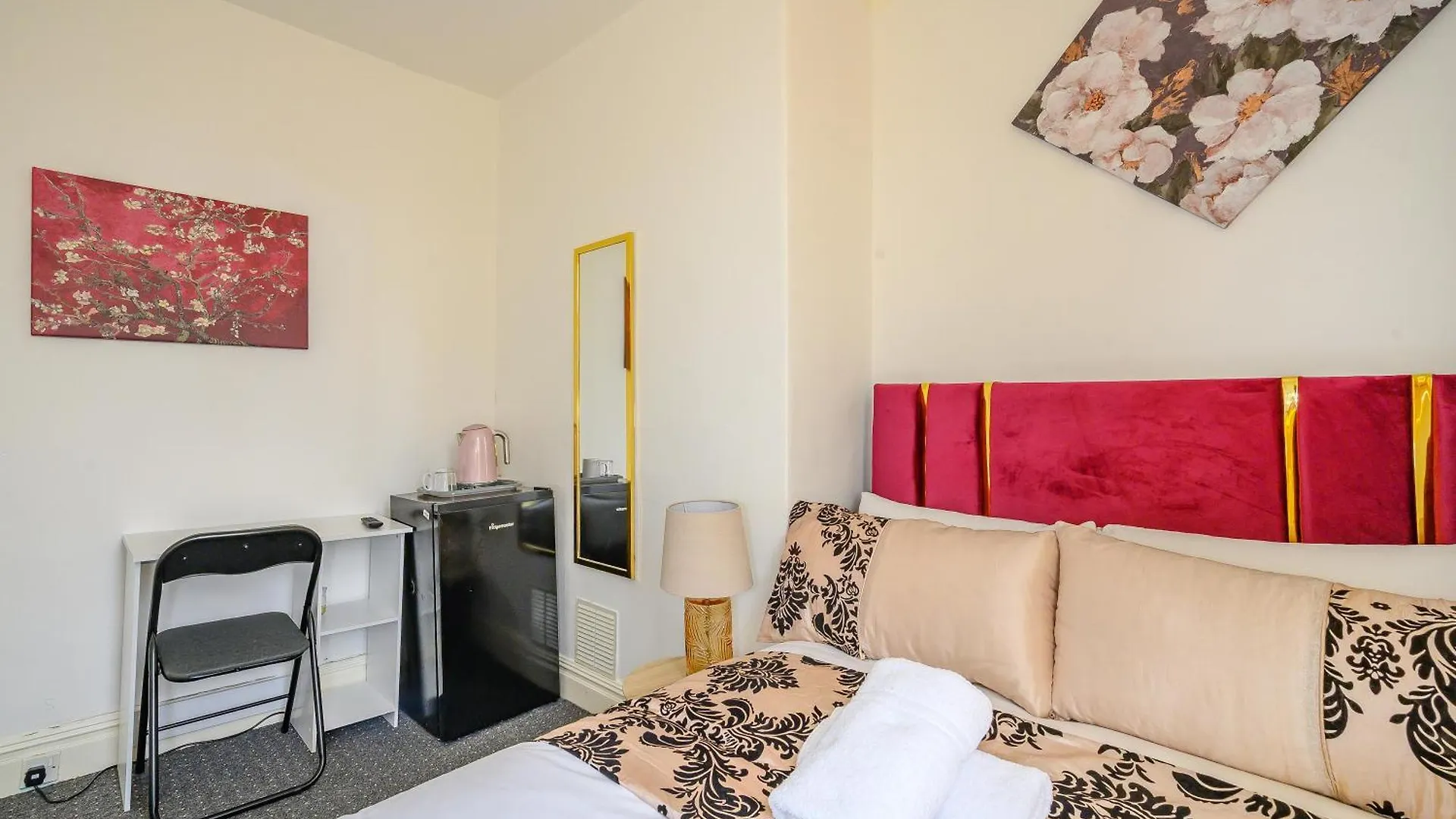לידס -Rd15Cfa- For Relaxed And Cosy Stay With Free Parking